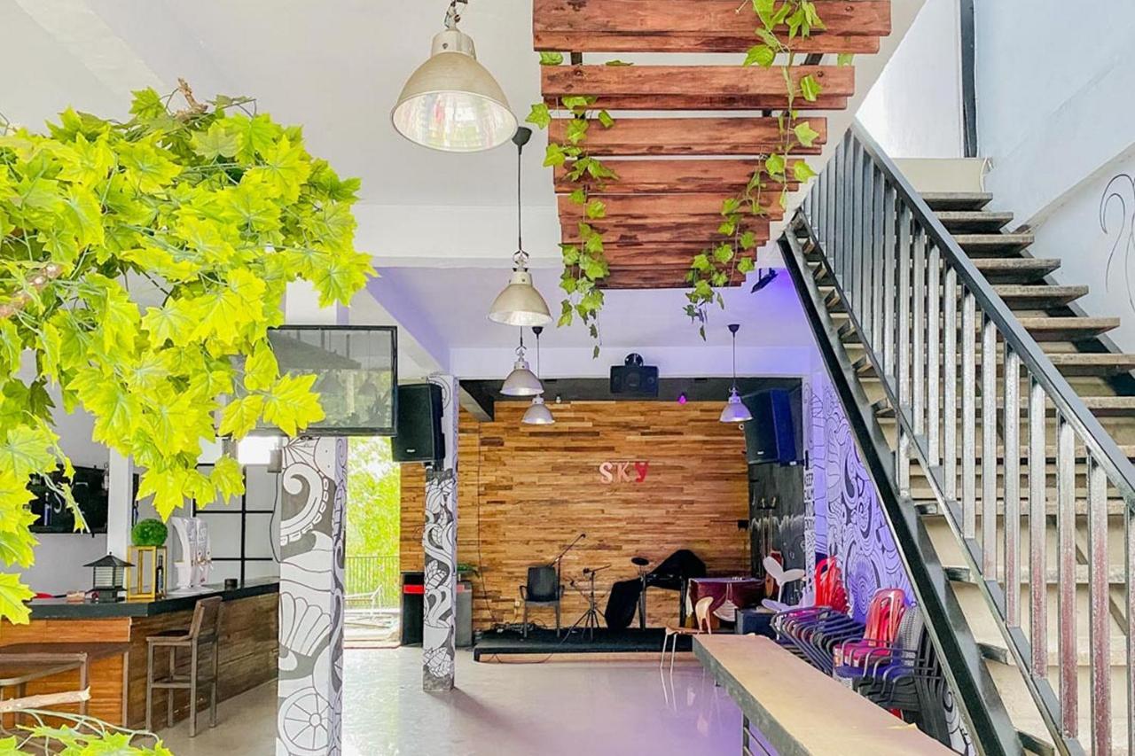 Sky Residence Tomohon Mitra Reddoorz エクステリア 写真