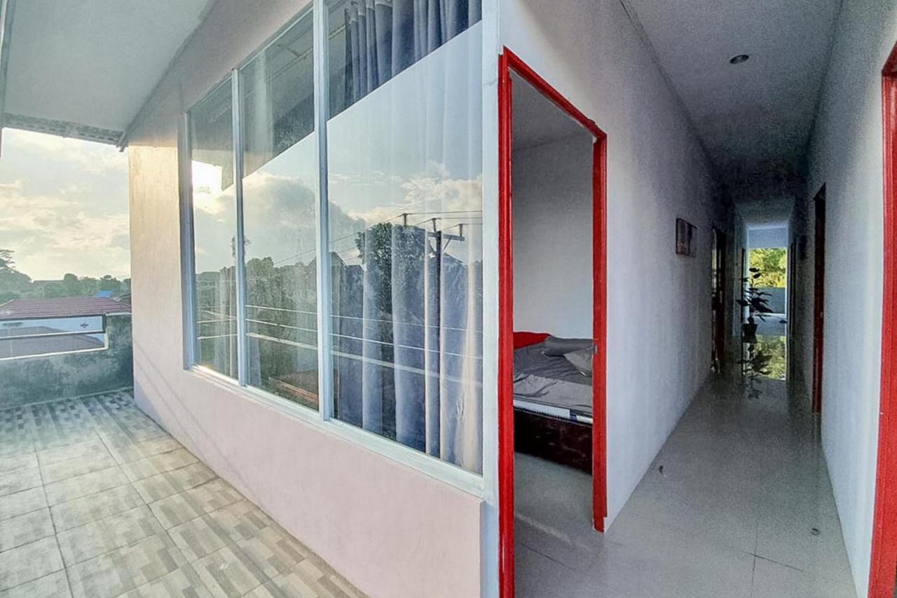 Sky Residence Tomohon Mitra Reddoorz エクステリア 写真