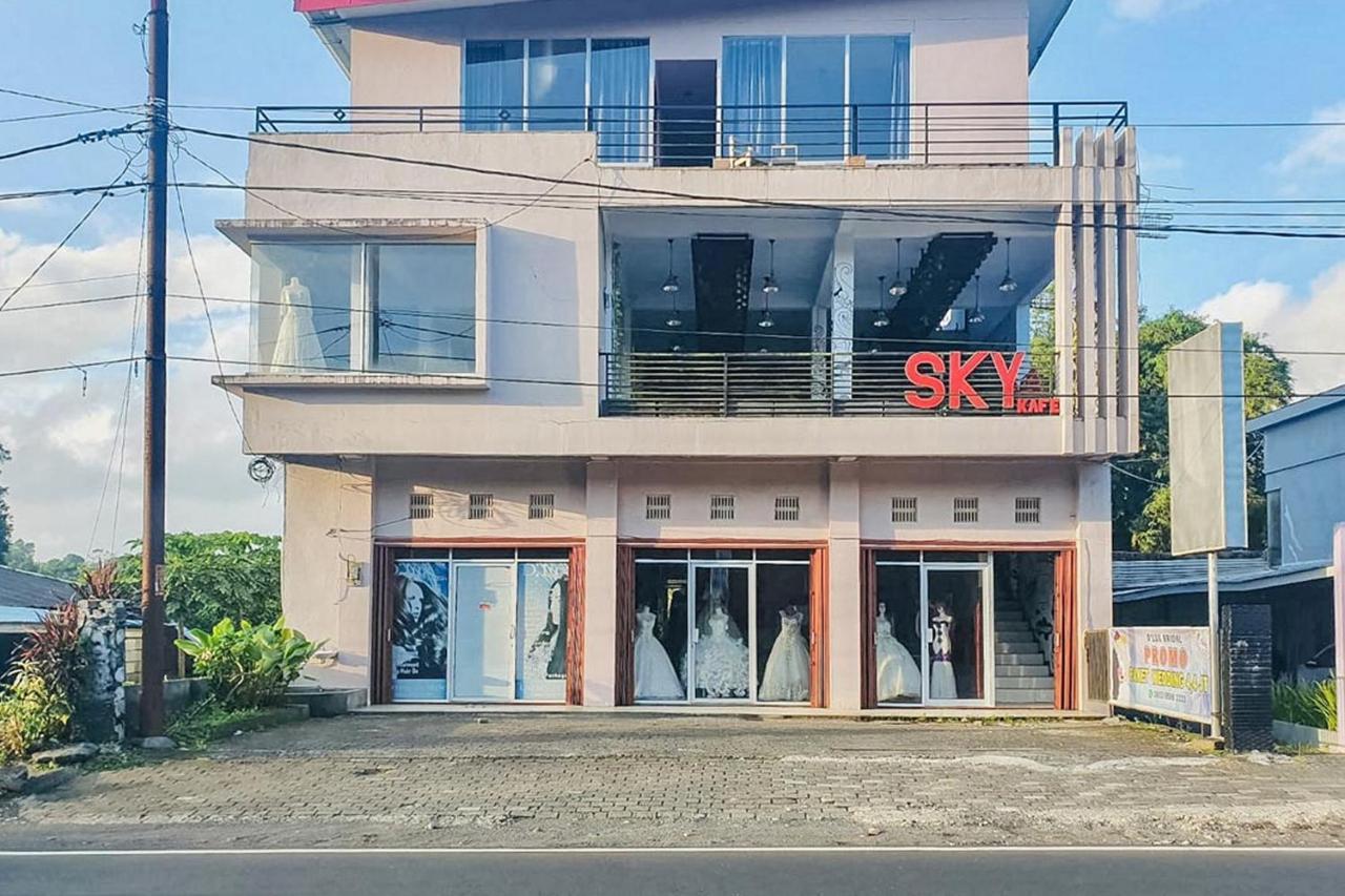 Sky Residence Tomohon Mitra Reddoorz エクステリア 写真